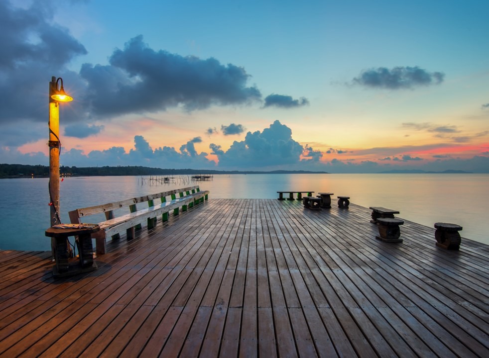 Best Commercial Decking Materials Compared | dassoXTR